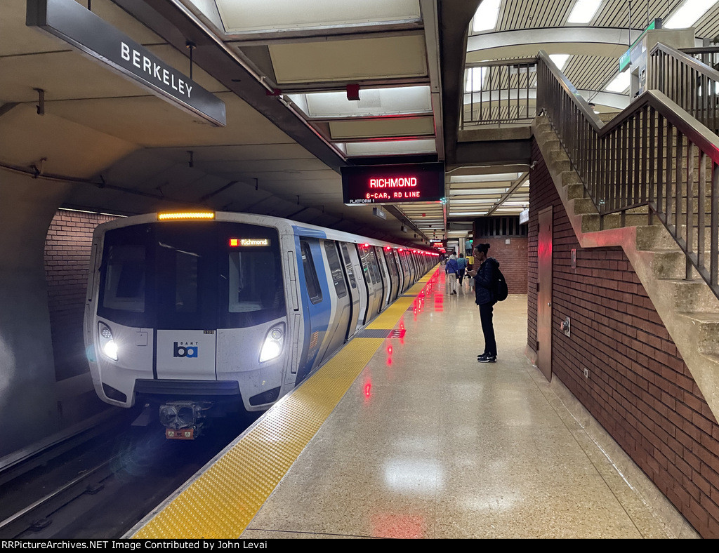 Northbound BART train at Downtown Berkeley Station 